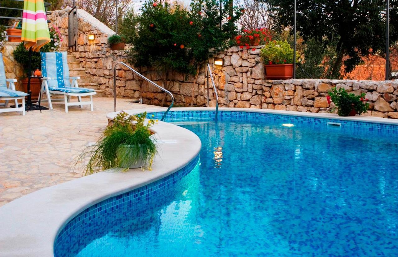 Villa Vicina Heritage Villa For 9,Milna - Close To Restaurants And Shops Kültér fotó