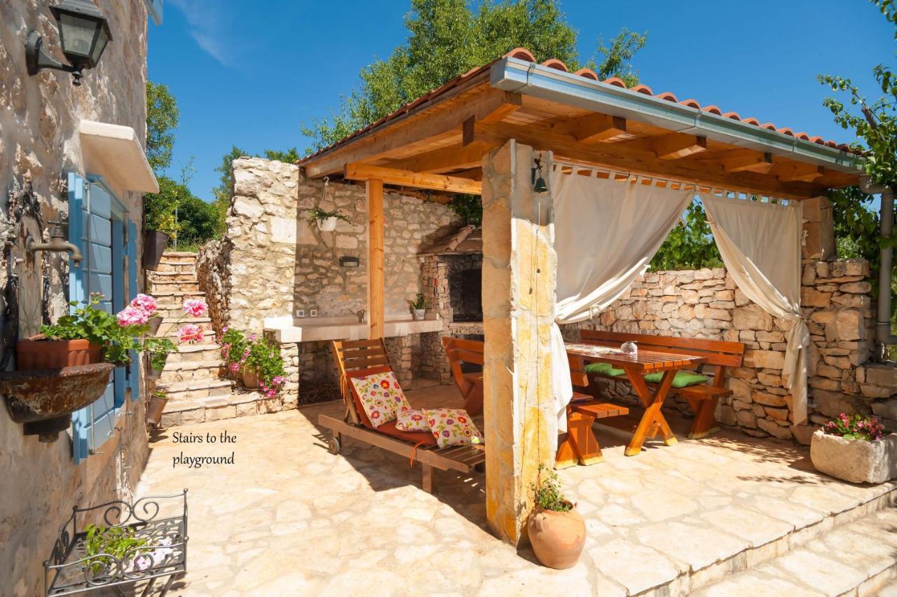 Villa Vicina Heritage Villa For 9,Milna - Close To Restaurants And Shops Kültér fotó
