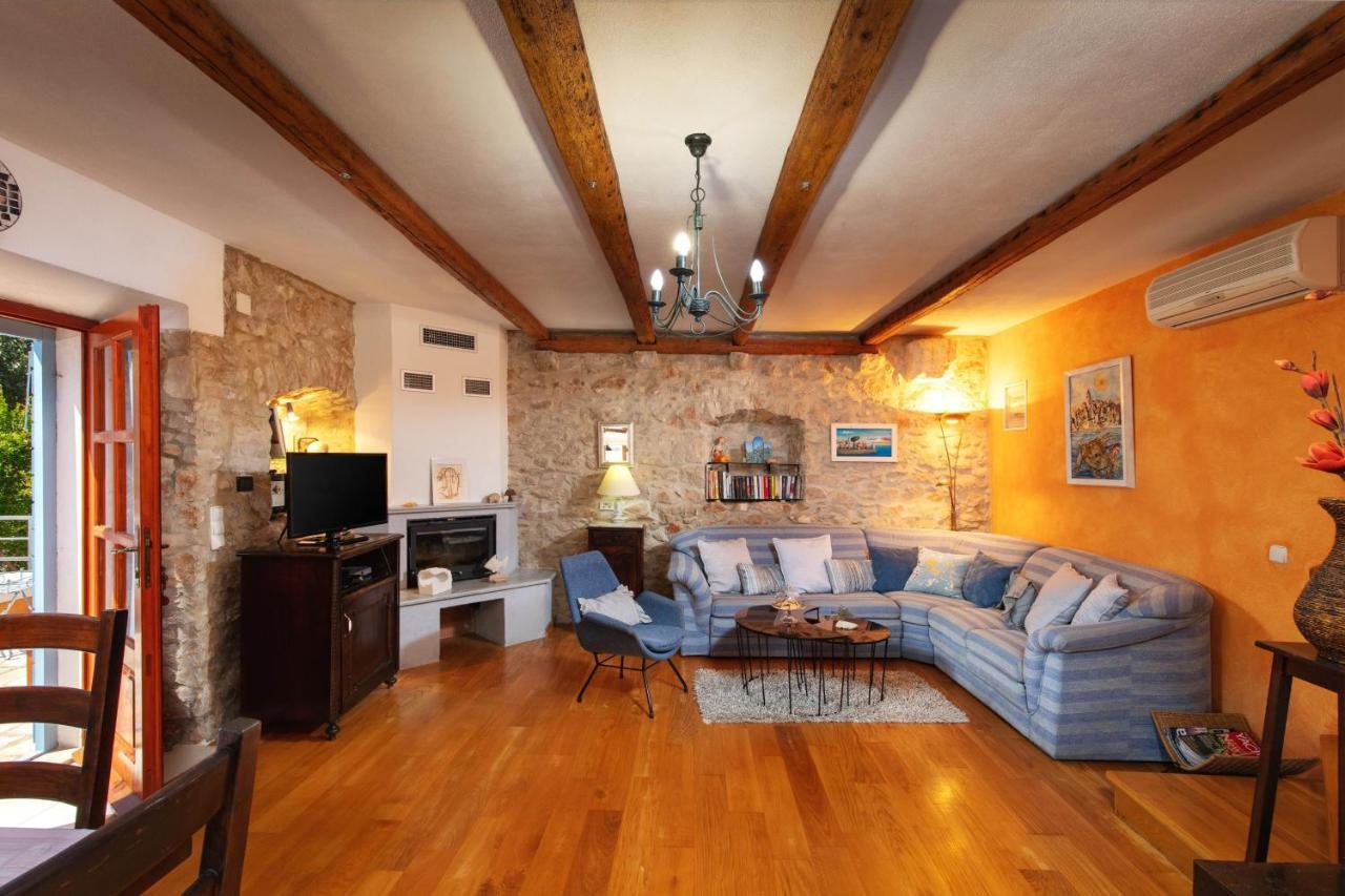 Villa Vicina Heritage Villa For 9,Milna - Close To Restaurants And Shops Kültér fotó